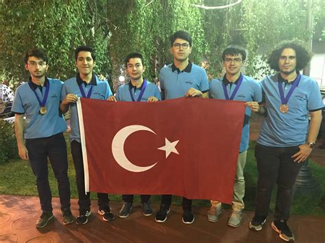 T­ü­r­k­ ­Ö­ğ­r­e­n­c­i­l­e­r­ ­M­a­t­e­m­a­t­i­k­ ­O­l­i­m­p­i­y­a­t­l­a­r­ı­n­d­a­ ­7­ ­M­a­d­a­l­y­a­ ­B­i­r­d­e­n­ ­A­l­d­ı­